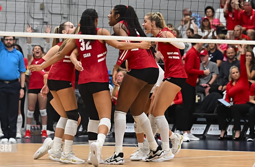 No. 6 Wisconsin Volleyball Sweeps No. 21 GA Tech