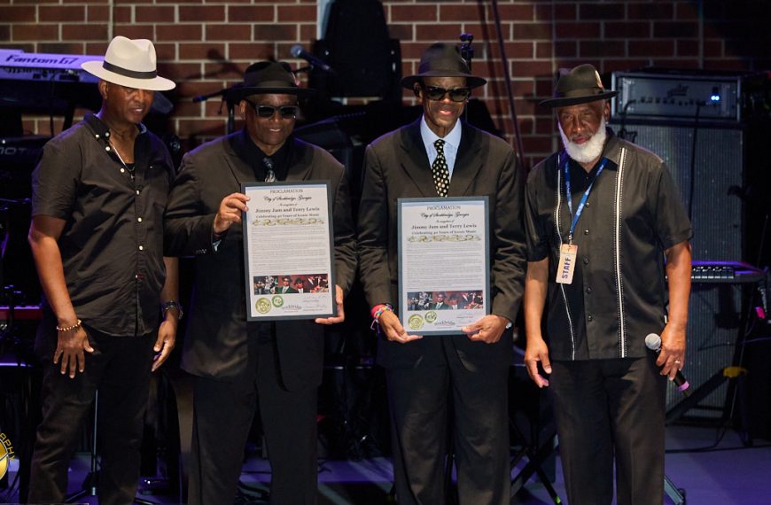 Music Icons Celebrate 40 Years of Hit Songs