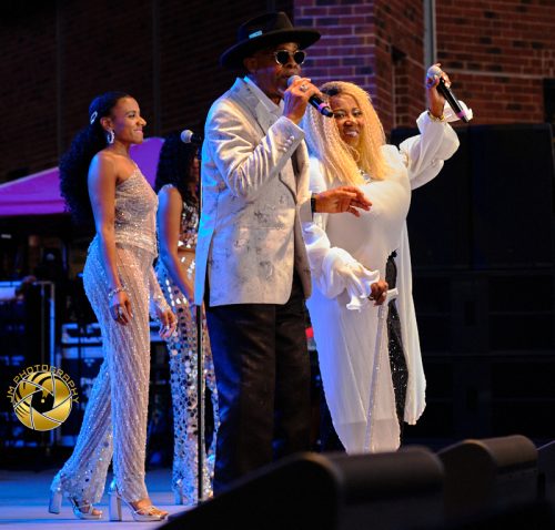 Music Icons Celebrate 40 Years of Hit Songs