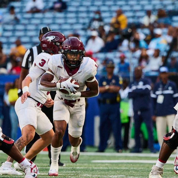 Mosley, Eagles Rush Past Jags in Season Opener