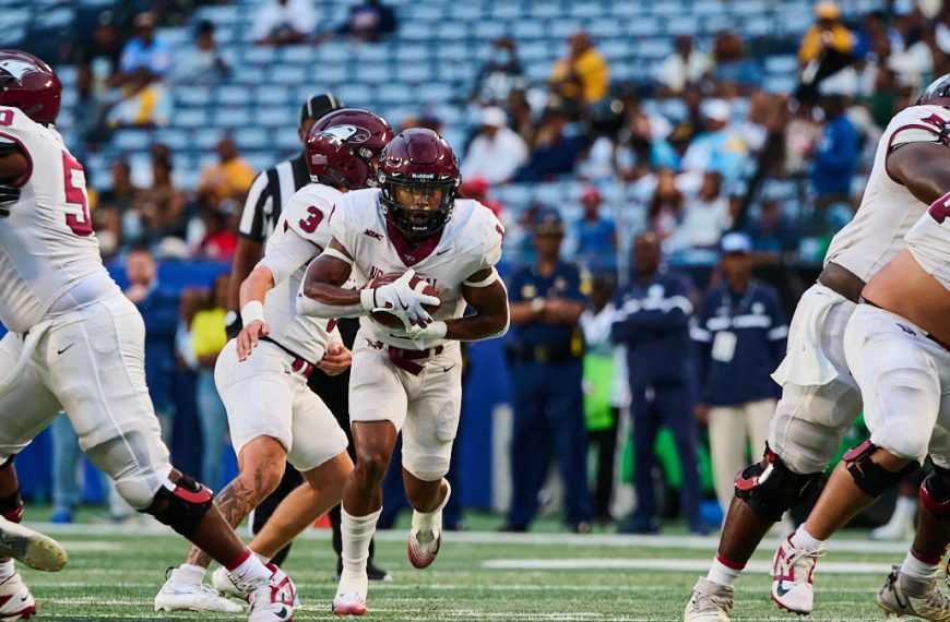 Mosley, Eagles Rush Past Jags in Season Opener