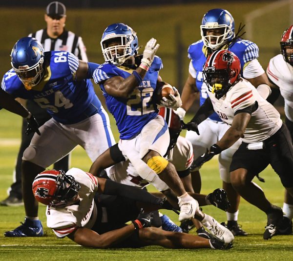 Jackets Sting Panthers, Stay Among Conference Leaders
